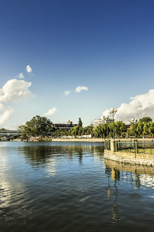 Villa Carlos Paz，在圣罗克湖畔，Córdoba，阿根廷。